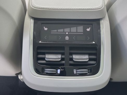 New 2025 Volvo XC90 B6 Plus w/ Protection Package Premier image 8