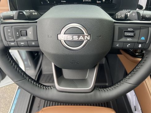 New 2026 Nissan Pathfinder Platinum FWD image 8
