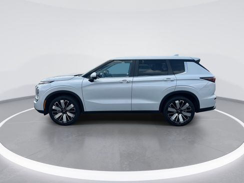 Used 2025 Mitsubishi Outlander AWD image 6