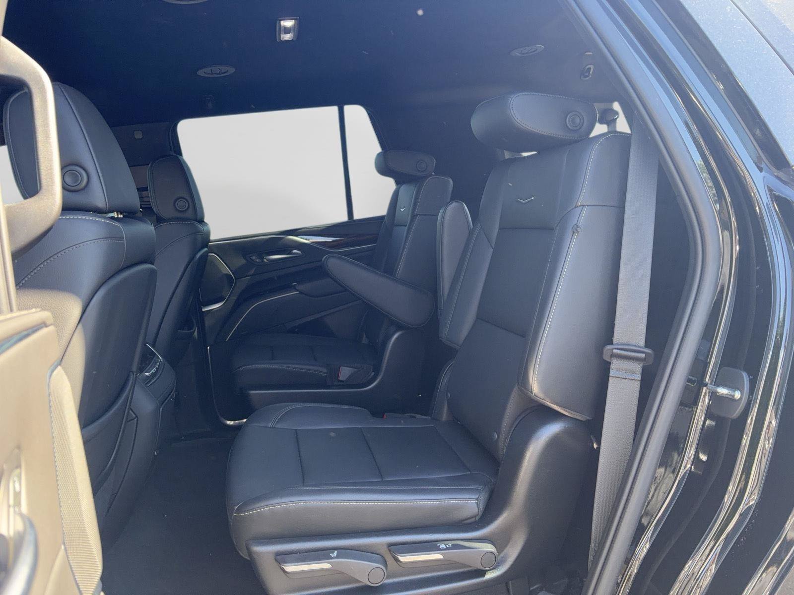 Used 2022 Cadillac Escalade Luxury RWD image 12
