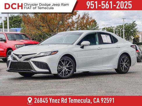 Used 2023 Toyota Camry SE image 1