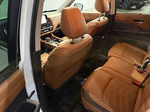Certified 2025 Nissan Pathfinder Platinum w/ Cargo Package FWD image 23