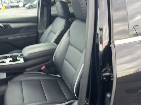 Used 2025 Buick Enclave Preferred image 19