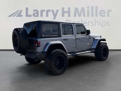 Used 2018 Jeep Wrangler Unlimited Sahara w/ Uconnect 4C Nav & Sound Group AWD/4WD image 5