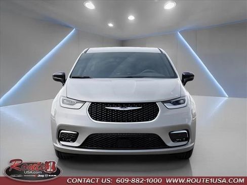 New 2026 Chrysler Pacifica Select image 7