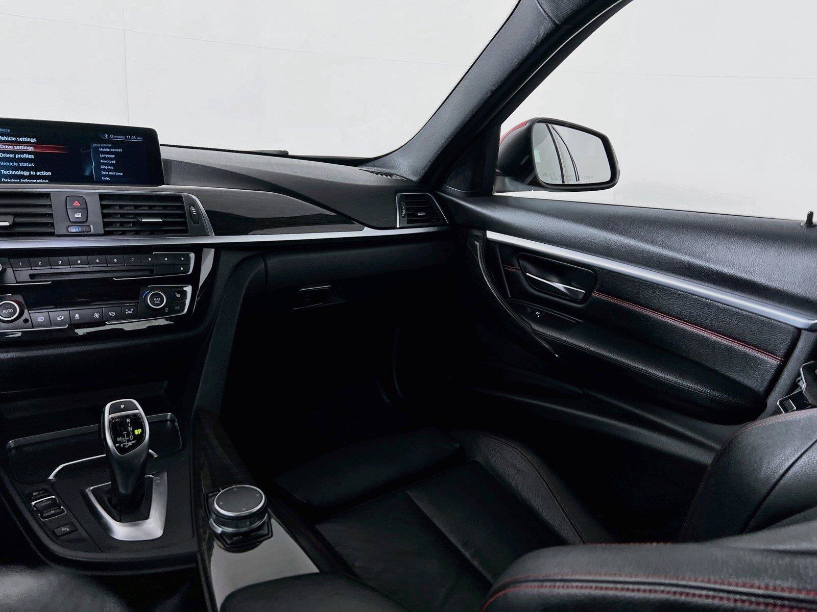 Used 2017 BMW 330i xDrive Sedan AWD/4WD image 25