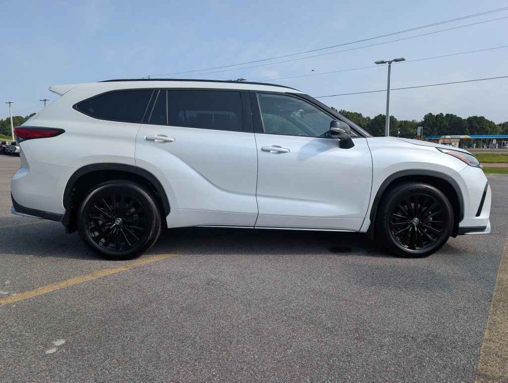 Used 2023 Toyota Highlander XSE FWD image 6