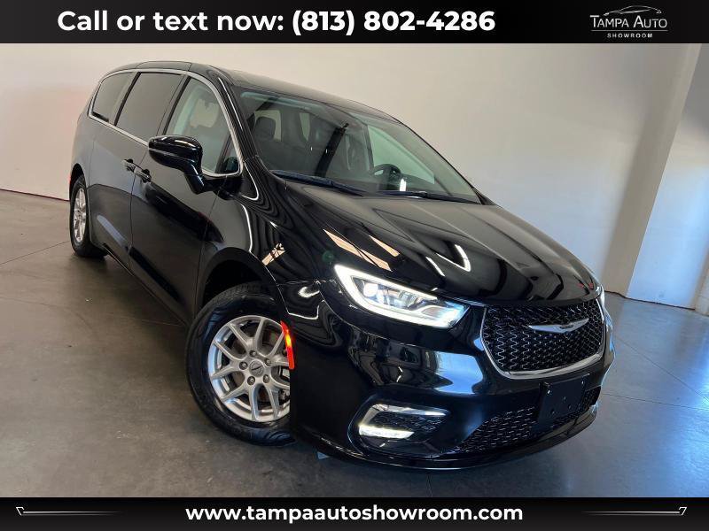 Used 2024 Chrysler Pacifica Touring-L FWD image 1