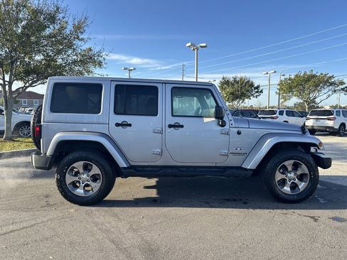 Used 2017 Jeep Wrangler Unlimited Sahara w/ Max Tow Package image 7