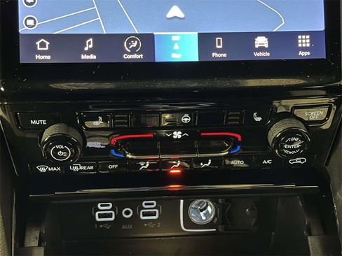 Used 2023 Jeep Grand Cherokee L Limited image 28