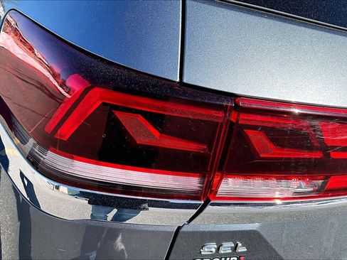 Used 2024 Volkswagen Atlas SEL Premium R-Line image 27