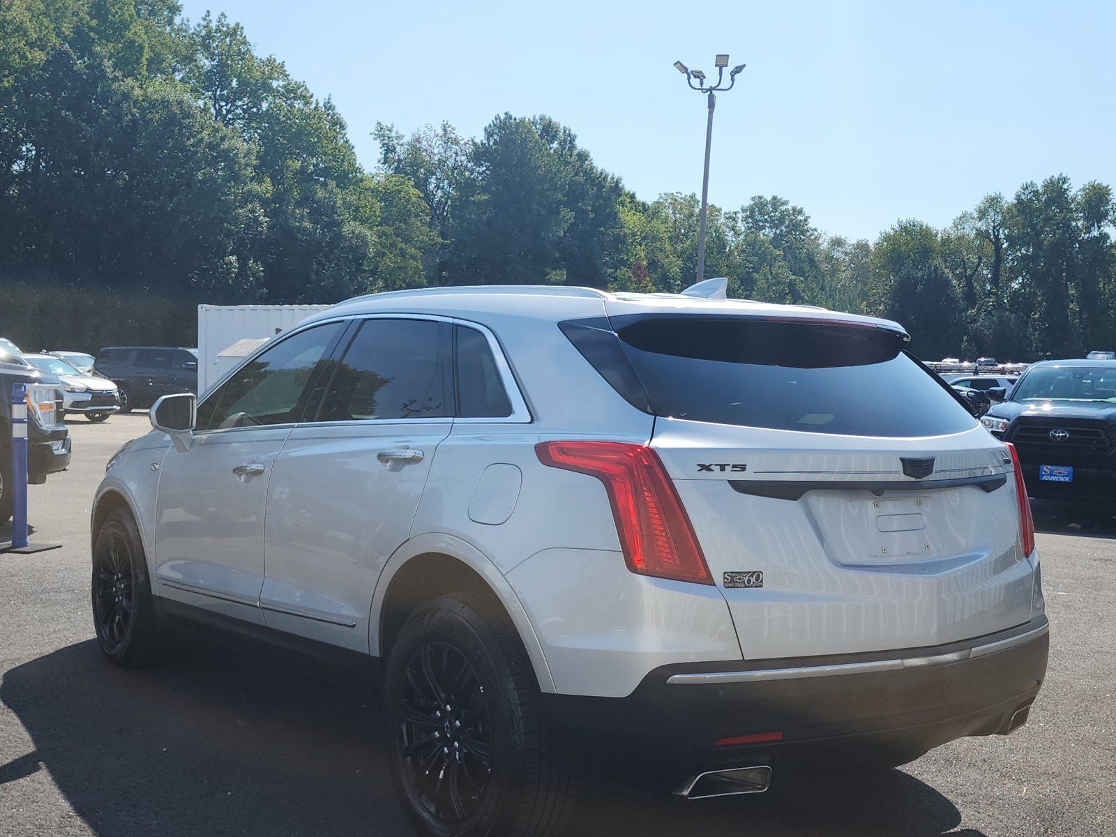 Used 2017 Cadillac XT5 Luxury FWD image 3