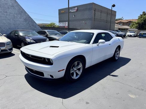 Used 2018 Dodge Challenger SXT RWD image 13