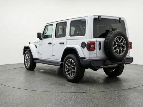Used 2025 Jeep Wrangler Sahara image 6