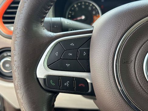 Used 2017 Jeep Renegade Latitude FWD image 27