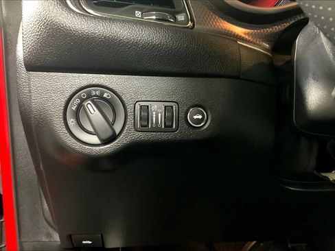 Used 2017 Dodge Challenger SRT Hellcat RWD image 33