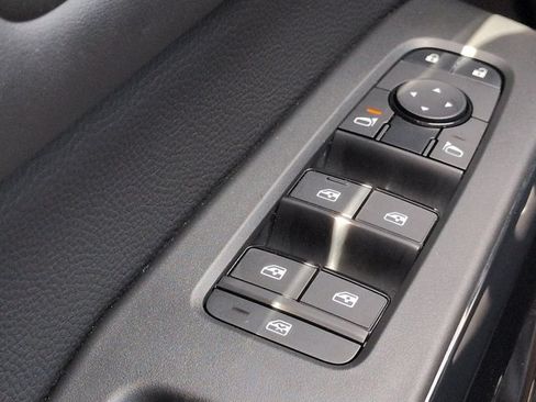 Used 2024 Nissan Pathfinder SV FWD image 25