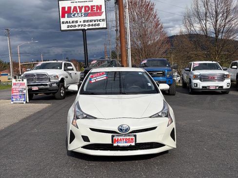 Used 2017 Toyota Prius Two w/ Carpet Mat Package FWD image 8