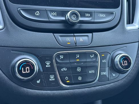 Used 2022 Chevrolet Malibu LT FWD image 16