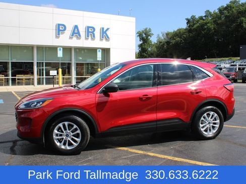 Used 2022 Ford Escape SE w/ Cold Weather Package FWD image 1