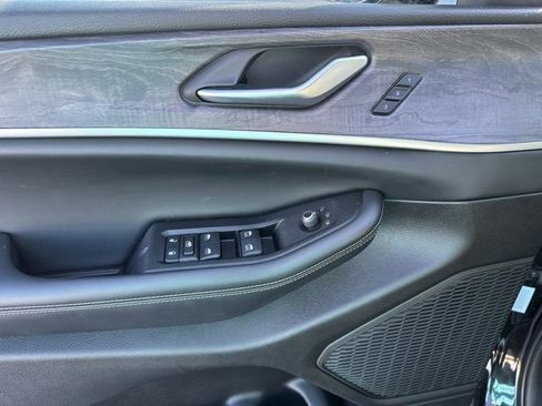 Used 2024 Jeep Grand Cherokee L Limited w/ Luxury Tech Group II image 3