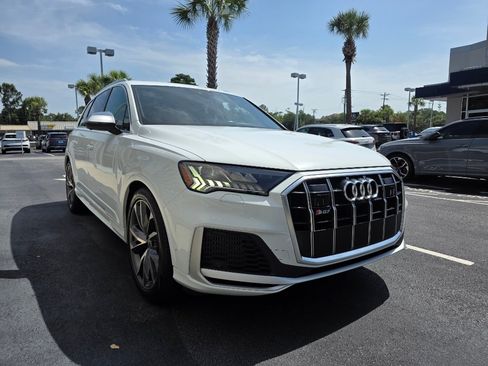 Used 2021 Audi SQ7 Premium Plus w/ Driver Assistance Package AWD/4WD image 5