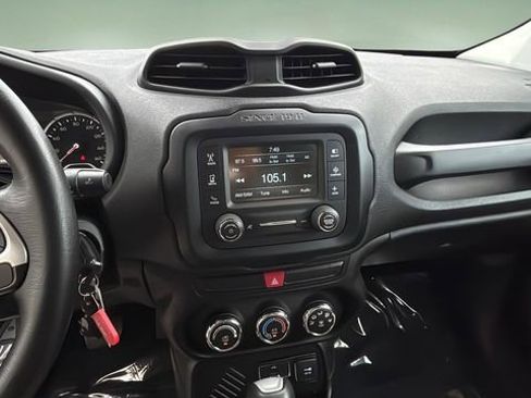 Used 2015 Jeep Renegade Latitude FWD image 25