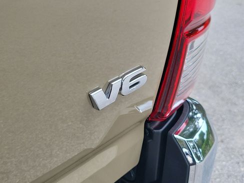 Used 2020 Toyota Tacoma SR5 RWD image 7