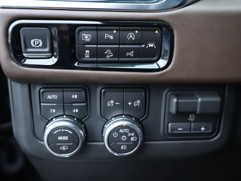 Used 2026 GMC Yukon Denali Ultimate AWD/4WD image 24