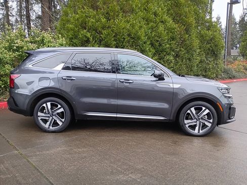 Used 2023 Kia Sorento SX Prestige image 3