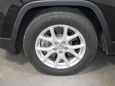 Used 2014 Jeep Cherokee Latitude FWD image 33