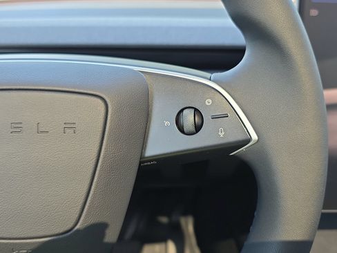 Used 2026 Tesla Model Y 2WD image 18