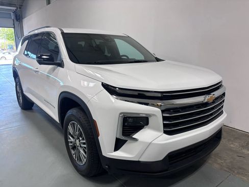Used 2026 Chevrolet Traverse LT w/ Driver Confidence Package AWD/4WD image 5