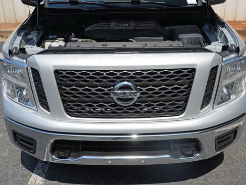 Used 2019 Nissan Titan SV AWD/4WD image 7