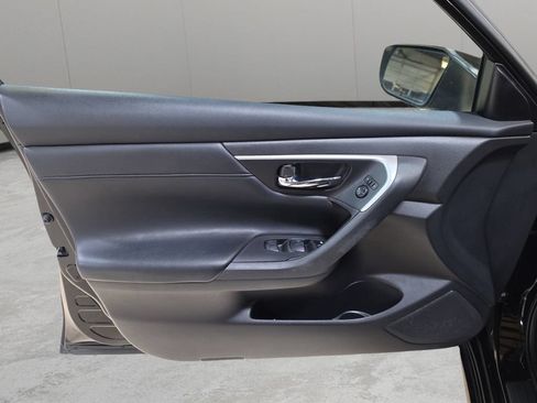 Used 2018 Nissan Altima 2.5 SR w/ SR Midnight Edition FWD image 12