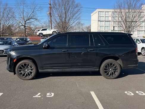 Used 2023 Cadillac Escalade ESV Sport w/ LPO, ONYX Package image 3