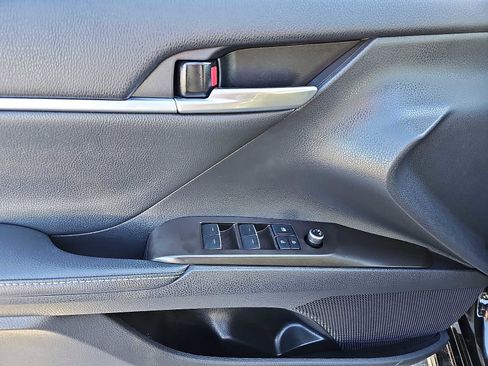 Used 2022 Toyota Camry XSE image 12