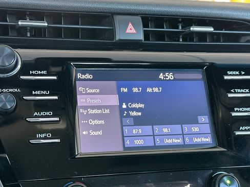Certified 2018 Toyota Camry SE FWD image 16