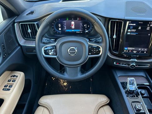 Certified 2023 Volvo XC60 B5 Ultimate w/ Climate Package image 17