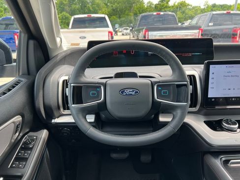 Used 2025 Ford Expedition Active AWD/4WD image 36