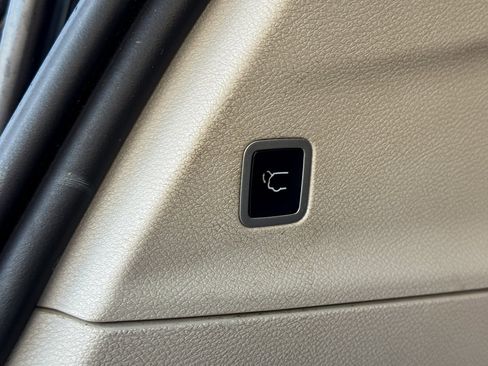 Used 2022 Chrysler Pacifica Touring-L image 15