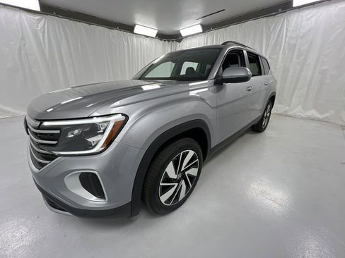 Used 2025 Volkswagen Atlas SE image 6