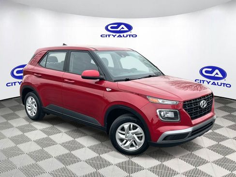 Used 2022 Hyundai Venue SE image 1