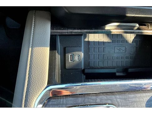 Used 2021 Ford Expedition Limited image 16