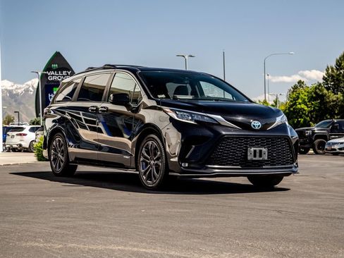 Used 2021 Toyota Sienna XSE w/ XSE Plus Package FWD image 7