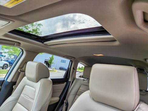 Used 2022 Honda CR-V Touring image 9