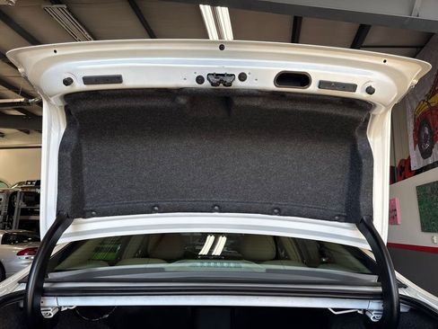 Used 2011 Buick Lucerne CXL image 90