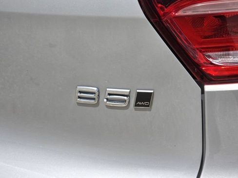 Used 2025 Volvo XC40 B5 Plus AWD/4WD image 8