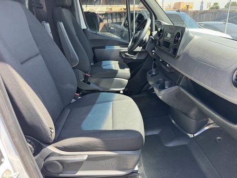 Used 2022 Mercedes-Benz Sprinter 2500 image 18