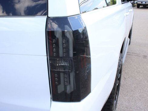 Used 2018 Chevrolet Suburban LT RWD image 11